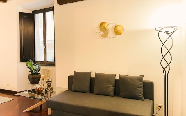 Trevi Fountain Stylish Guesthouse