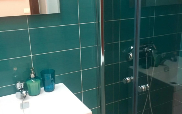 Las Columnas De Adriano. Calle Mármoles, 5