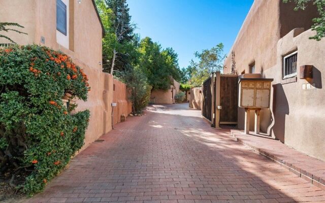 Casa Siempre Mayo - Railyard Gem, Walk to Plaza