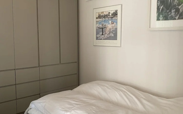 Luxury City Seafront Apartment w Balcony