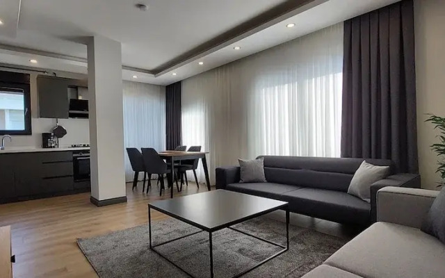 New Flat Large Living Space 5 Close to Lara Beach