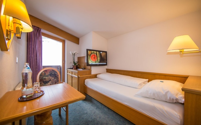 Hotel Cresta – Guest Rooms – Samnaun