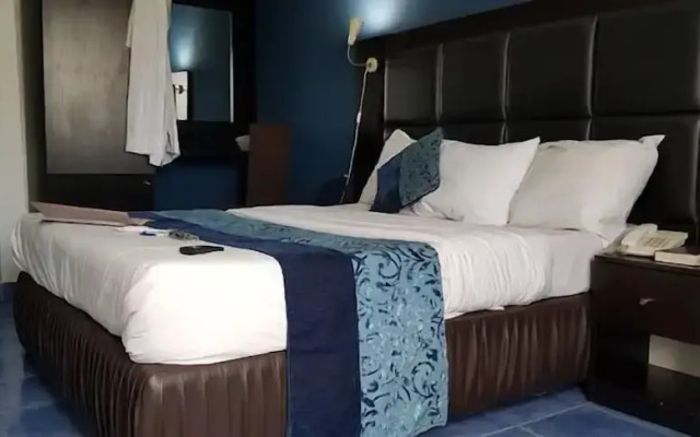 Davies Hotels