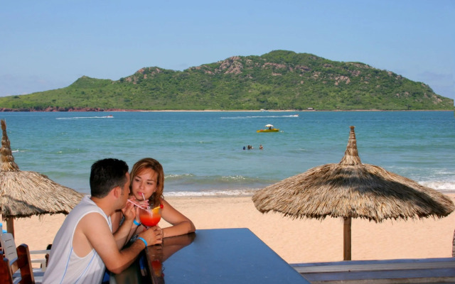 Las Flores Beach Resort