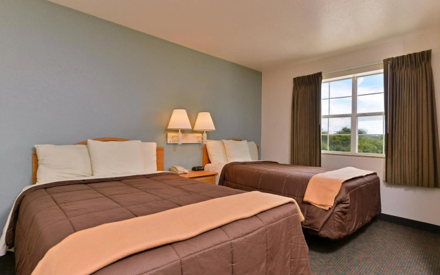 Americas Best Value Inn & Suites Winnie
