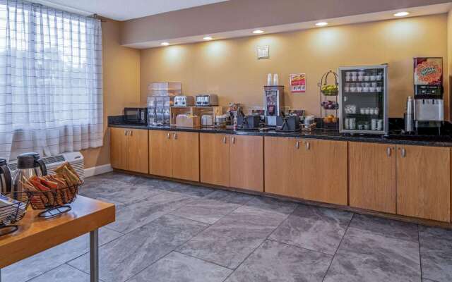 La Quinta Inn & Suites by Wyndham Naples Downtown