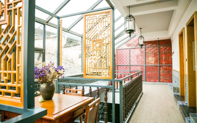 Yangshuo C.Source West Street Residence