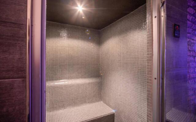 Hotel 77 Seventy-Seven