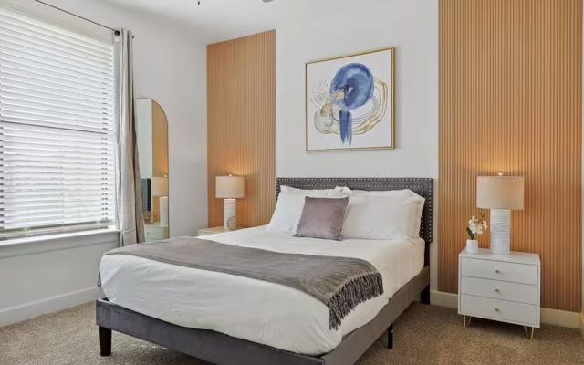 Stylish 2B near Legacy West