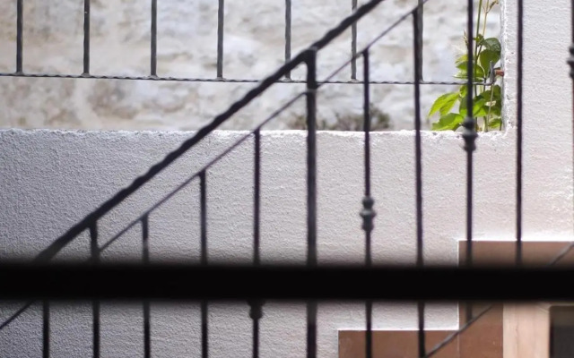 Hanna Cozy Old Stone House