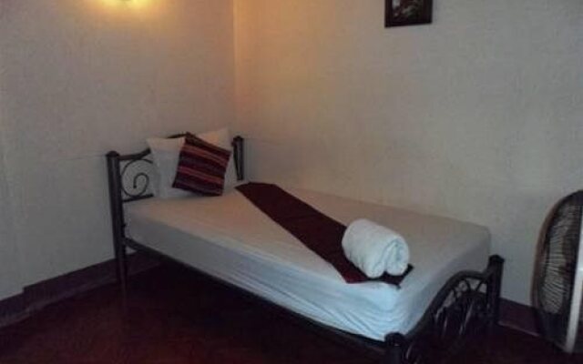 Huen Panicha Guesthouse
