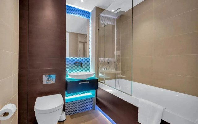Commercial Street Apartment By Mysquare
