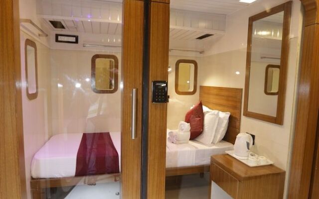 Qubestay Airport Capsule Hotel & Hostel