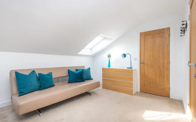 Captivating 4-bed House in Lincoln
