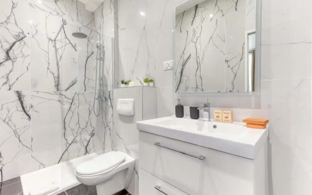 New Large Studio in the Heart of Paris 12