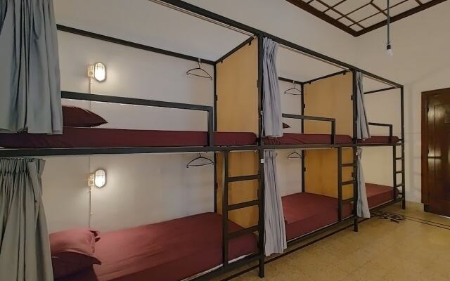 Semeru Hostel Malang - Adults Only