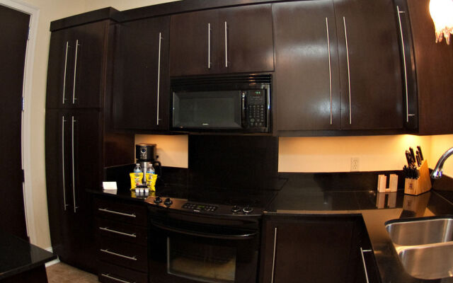 Carriage House Hotel