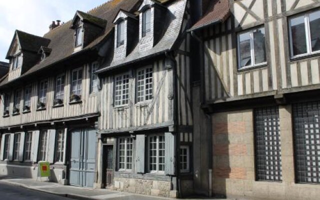 Maison 17Eme - Centre Historique De Pont L'Eveque - 10 Pers.