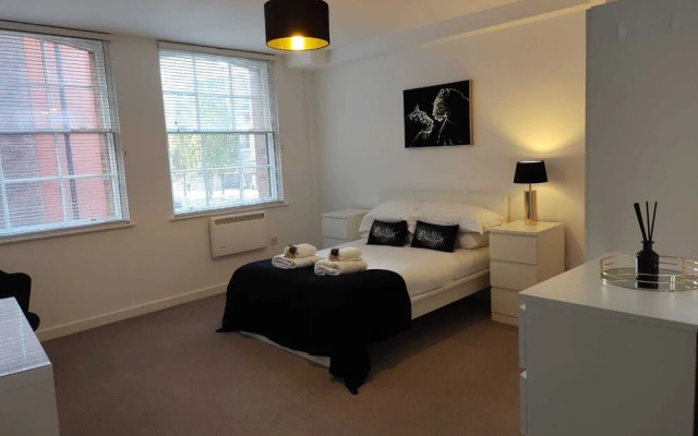Charltons Bonds Apartments - By Week2Week