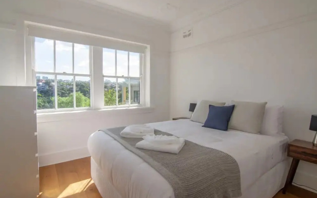 Two Bedroom Apartment in Mosman With Harbour Views