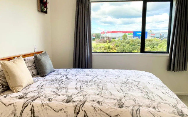 Stunning Townhouse - Walking to Botany Shopping Center