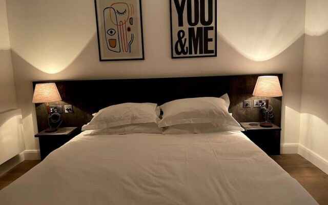 Design led Duplex Apartment in Buzzing Queens Park