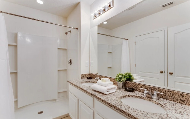 Oakwood Stree Villa Solterra 7041