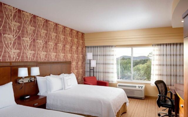 Courtyard Ventura Simi Valley