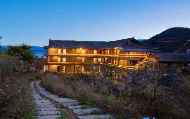 Theme Lovertree Holiday House