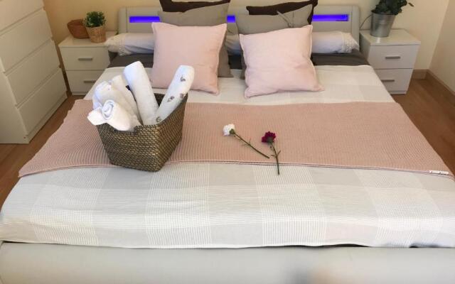 Rooms in Seafront Villa