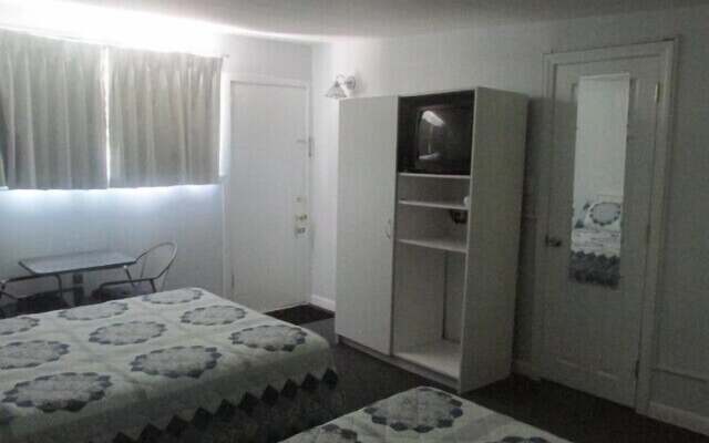 Country Squire Motel