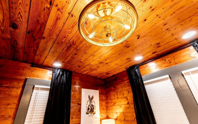 Best Location in Downtown NB Golf Cart Included!