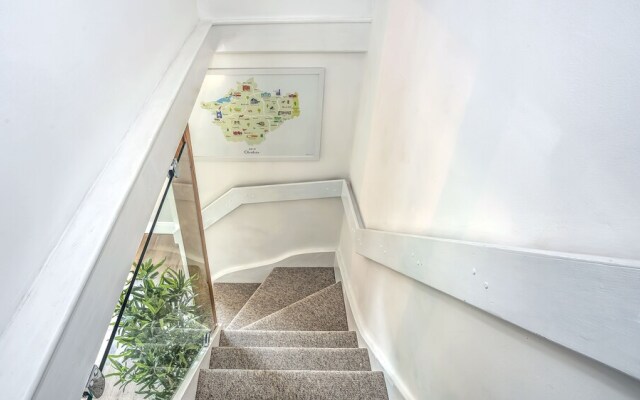 Modern 3-bed House on Tarporley High Street