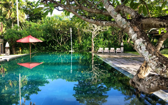Ombak Luwung Beachfront Estate