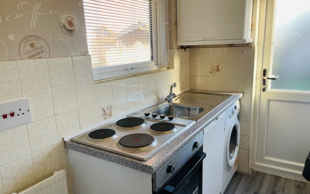 Beautiful 4-bed House in Birmingham Airport NEC