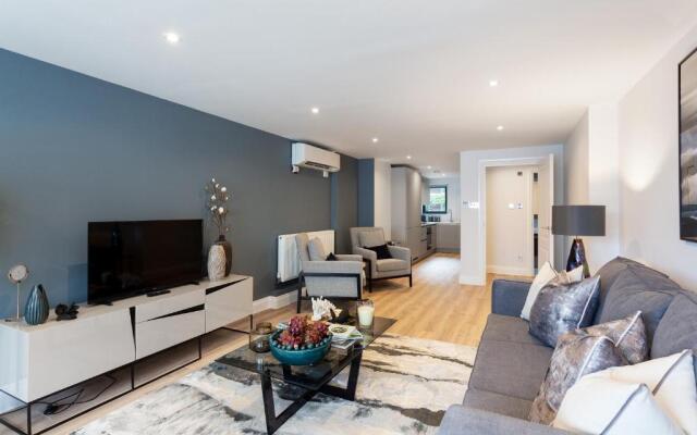 The Carlyle - Elegant Serviced Apartments
