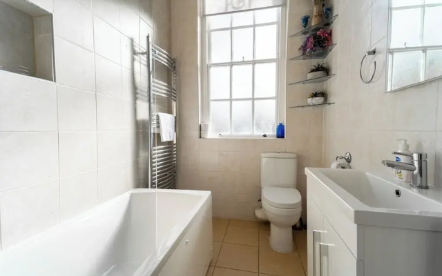 Stylish 2Bed Steps from Iconic Waterloo