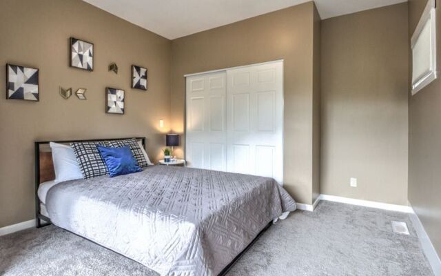 Renovated 2BR Lake View Condo