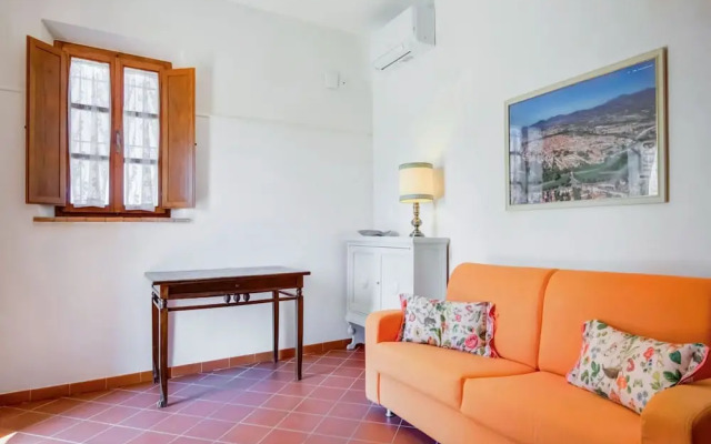 Apartment With Swimming Pool