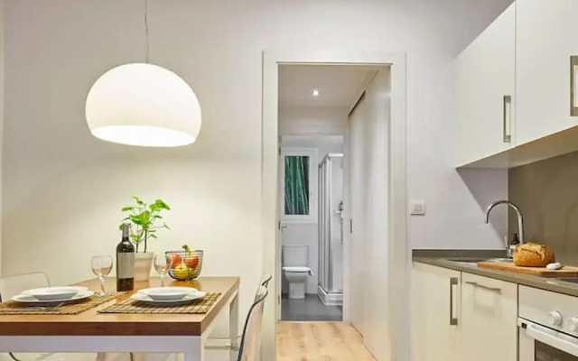 Charming Modern Apt in Trendy Gracia 5PP by Myrentalhost