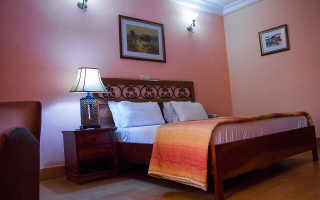 Dees Hotels, Apartments and Suites