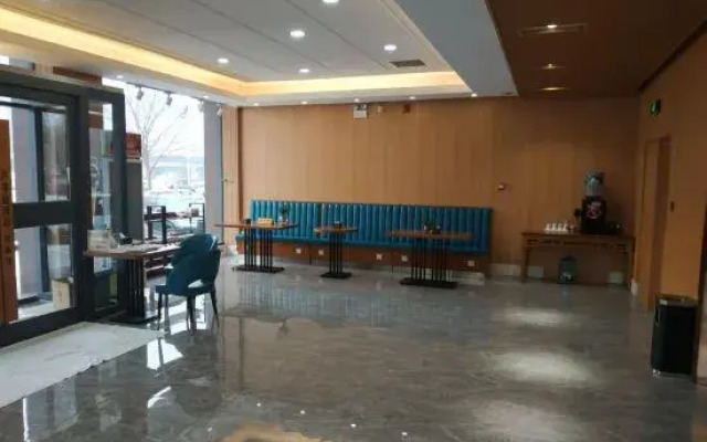 Luyating Hotel (Xiong'an New Area Rongcheng Aowei Road Branch)