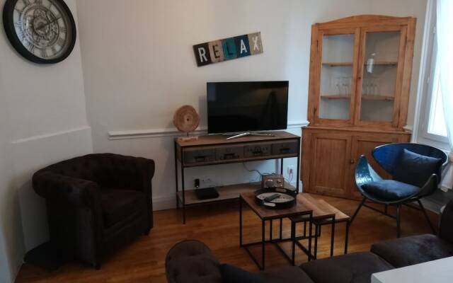 Alchemy, a Small Welcoming House Next to the Benedictine Palace