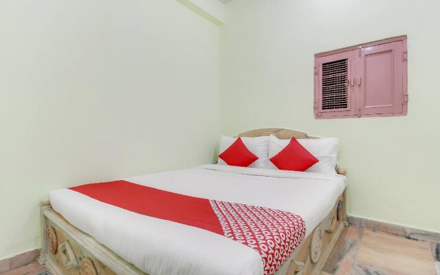 OYO Flagship 46695 Red Tomato Palace Spot On