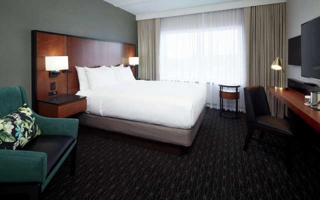 DoubleTree by Hilton Montreal Airport