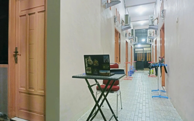 Almeerah Homestay Syariah by OYO Rooms