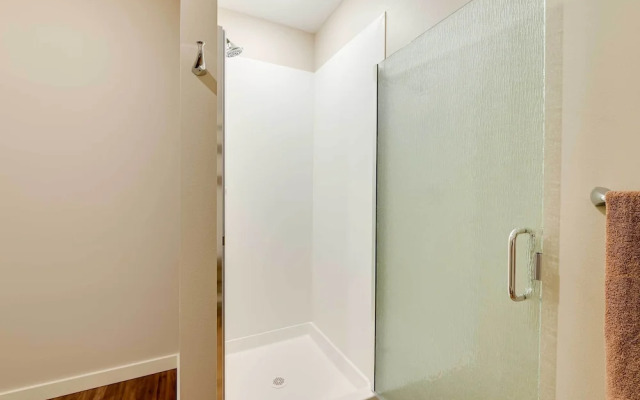 Waterfront Kenai Townhome < 1 Mi to Beach!