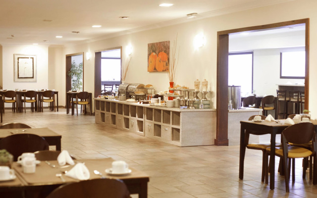 Xelena Hotel & Suites