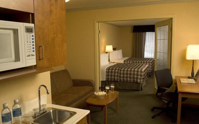 Merit Hotel & Suites