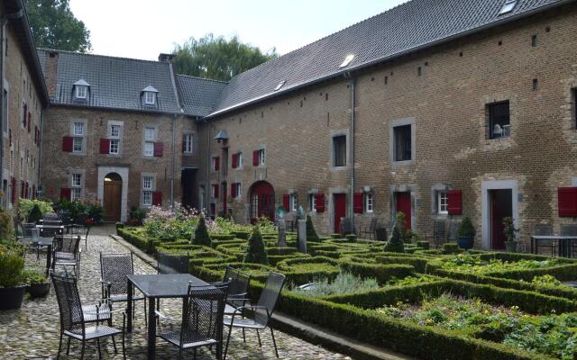 Spacious Villa near Town Center in Mesch